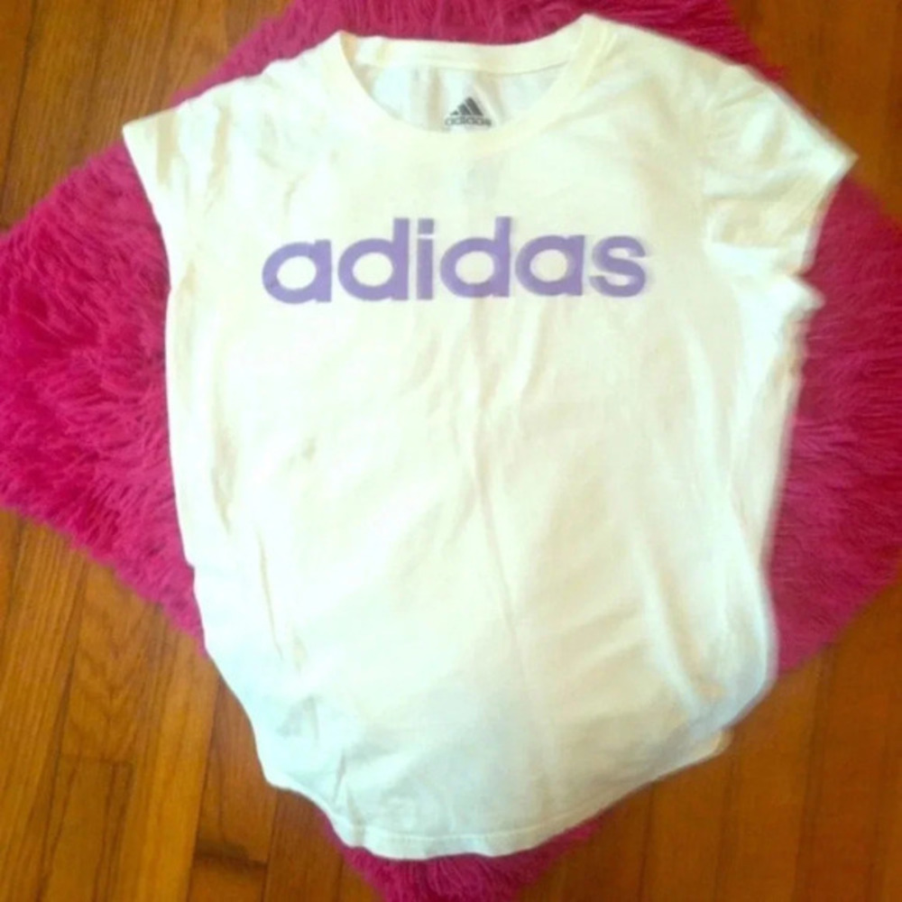 Capped sleeves  athletic Adidas top!